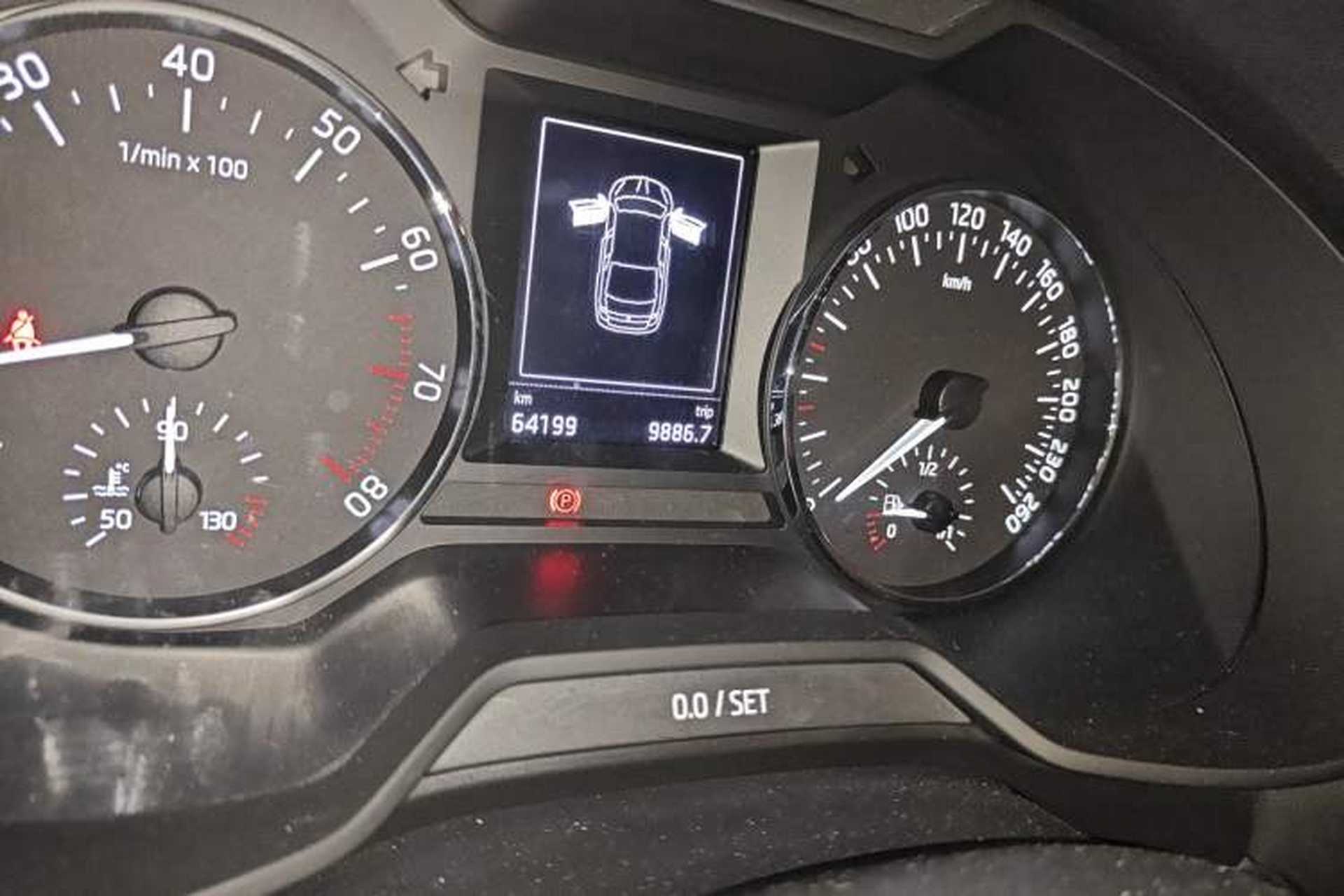 Used Skoda Octavia 2015 1.6L Automatic Yijun Edition Odometer Close Up