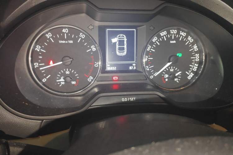 Used Skoda Octavia 2015 1.6L Automatic Yijun Edition Odometer Close Up