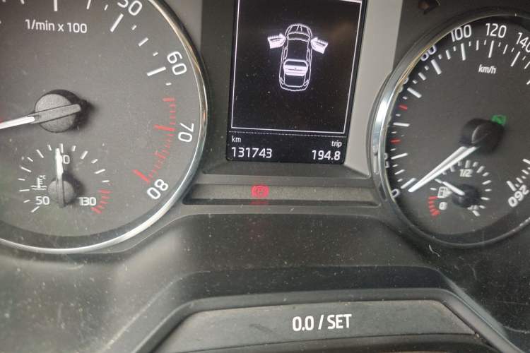 Used Skoda Octavia 2015 1.6L Automatic Yijun Edition Odometer Close Up