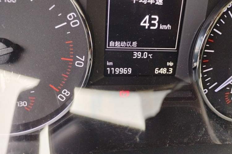 Used Skoda Octavia 2015 1.4TSI DSG Yijun Edition Odometer Close Up