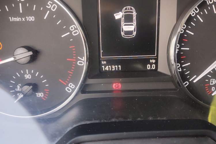 Used Skoda Octavia 2015 1.6L Automatic Yijun Edition Odometer Close Up
