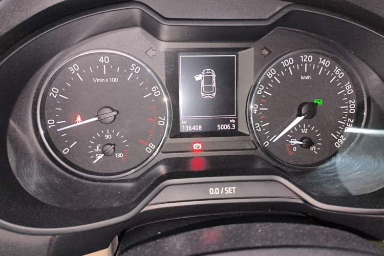 Used Skoda Octavia 2015 1.4TSI DSG Yijun Edition Odometer Close Up