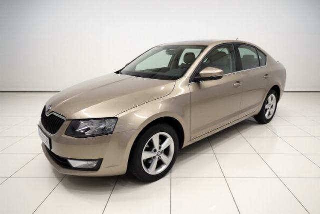 Skoda Octavia 2015 1.6L Automatic Yijie Edition usata
