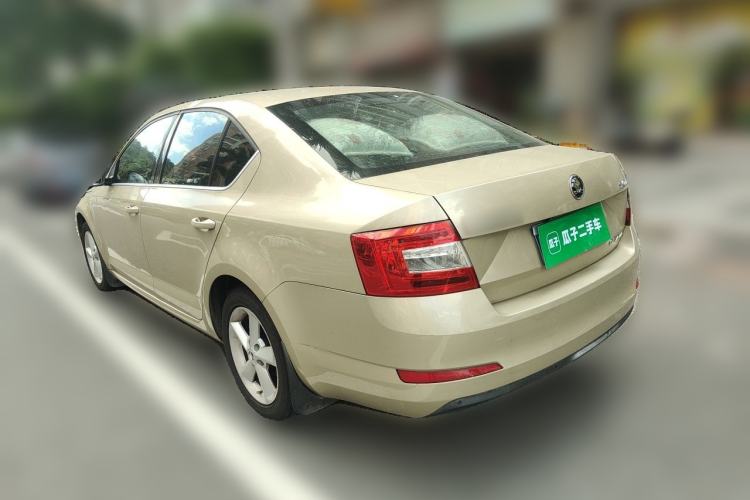 Used Skoda Octavia 2015 1.6L Manual Yijie Edition Rear Left 45 Deg