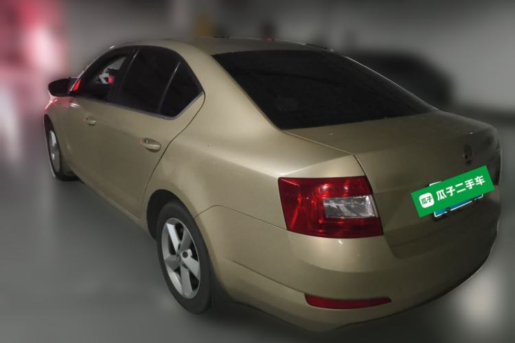Used Skoda Octavia 2015 1.6L Automatic Yijie Edition Rear Left 45 Deg