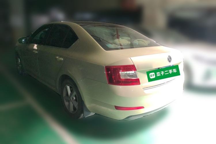 Used Skoda Octavia 2015 1.6L Automatic Yijie Edition Rear Left 45 Deg