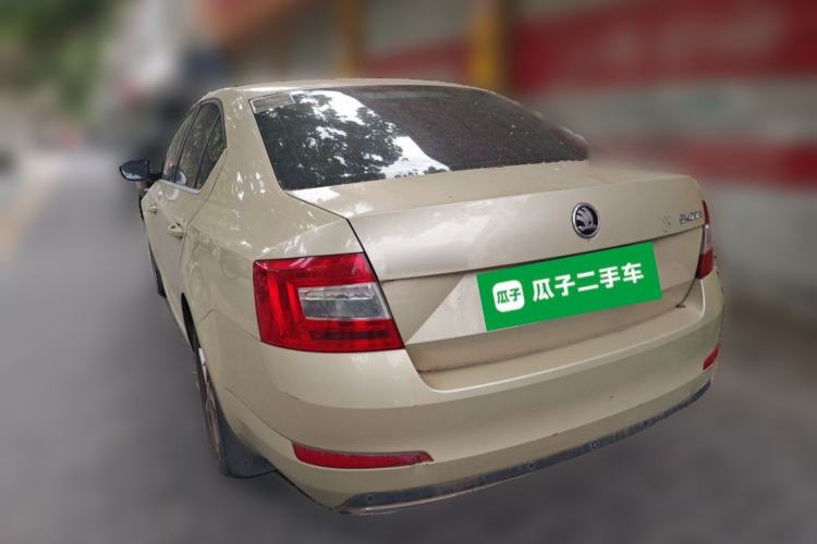 Used Skoda Octavia 2015 1.6L Automatic Yijie Edition Rear Left 45 Deg