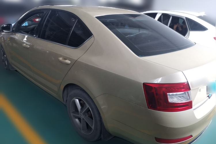 Used Skoda Octavia 2015 1.6L Automatic Yijun Edition Rear Left 45 Deg