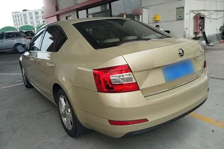 Used Skoda Octavia 2015 1.6L Automatic Yijie Edition Rear Left 45 Deg
