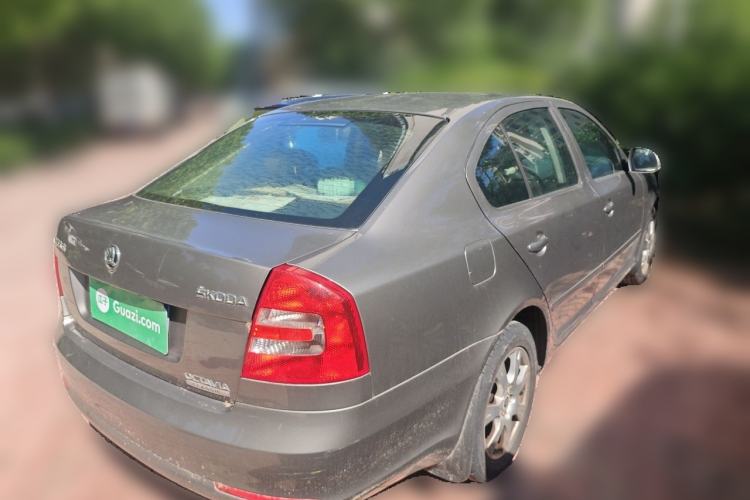 Used Skoda Octavia 2015 Classic Model 1.6L Manual Yijie Edition Rear Right 45 Deg