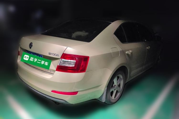 Used Skoda Octavia 2015 1.6L Automatic Yijie Edition Rear Right 45 Deg