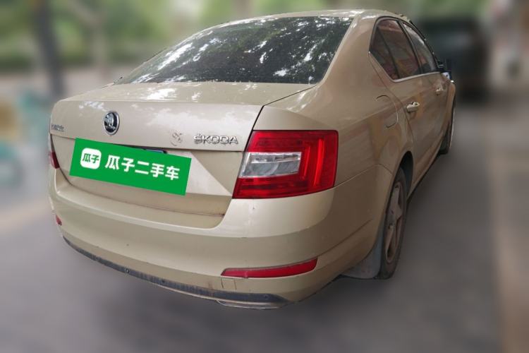 Used Skoda Octavia 2015 1.6L Automatic Yijie Edition Rear Right 45 Deg