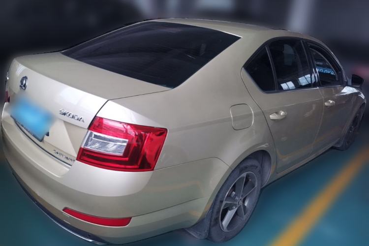 Used Skoda Octavia 2015 1.6L Automatic Yijun Edition Rear Right 45 Deg