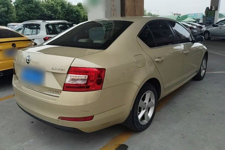 Used Skoda Octavia 2015 1.6L Automatic Yijie Edition Rear Right 45 Deg