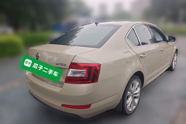 Used Skoda Octavia 2015 1.4TSI DSG Yijun Edition Rear Right 45 Deg