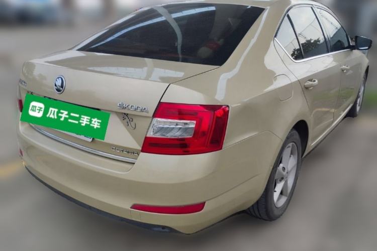 Used Skoda Octavia 2015 1.4TSI DSG Yijun Edition Rear Right 45 Deg