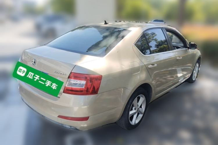 Used Skoda Octavia 2015 1.6L Automatic Yijun Edition Rear Right 45 Deg