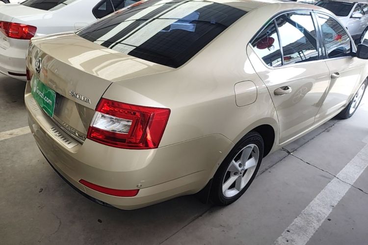 Used Skoda Octavia 2015 1.6L Automatic Yijun Edition Rear Right 45 Deg