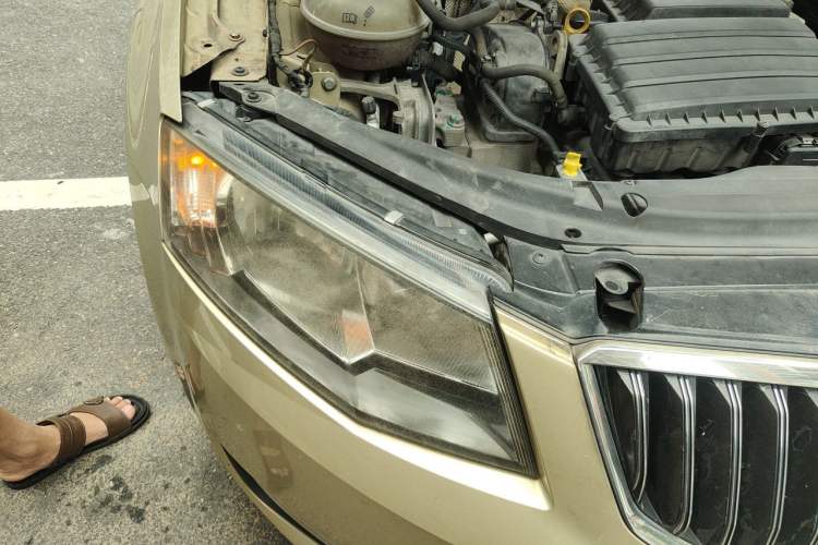Used Skoda Octavia 2015 1.6L Manual Yijie Edition Right Front Headlight
