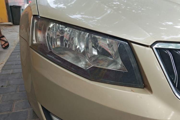 Used Skoda Octavia 2015 1.6L Automatic Yijie Edition Right Front Headlight