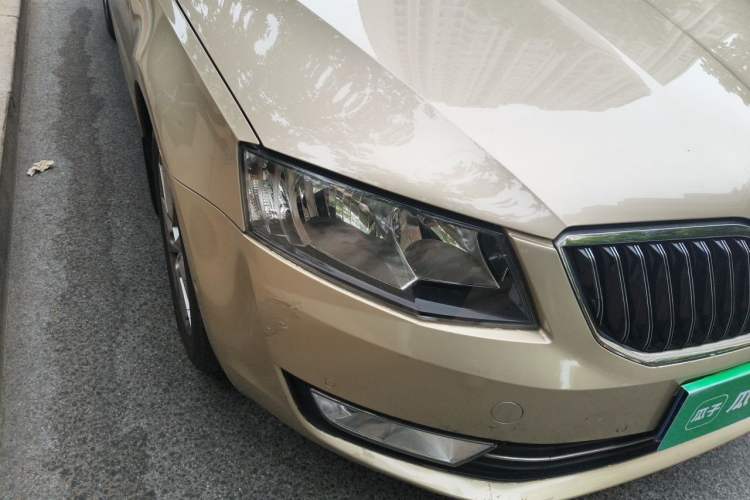 Used Skoda Octavia 2015 1.4TSI DSG Elegance Edition Right Front Headlight