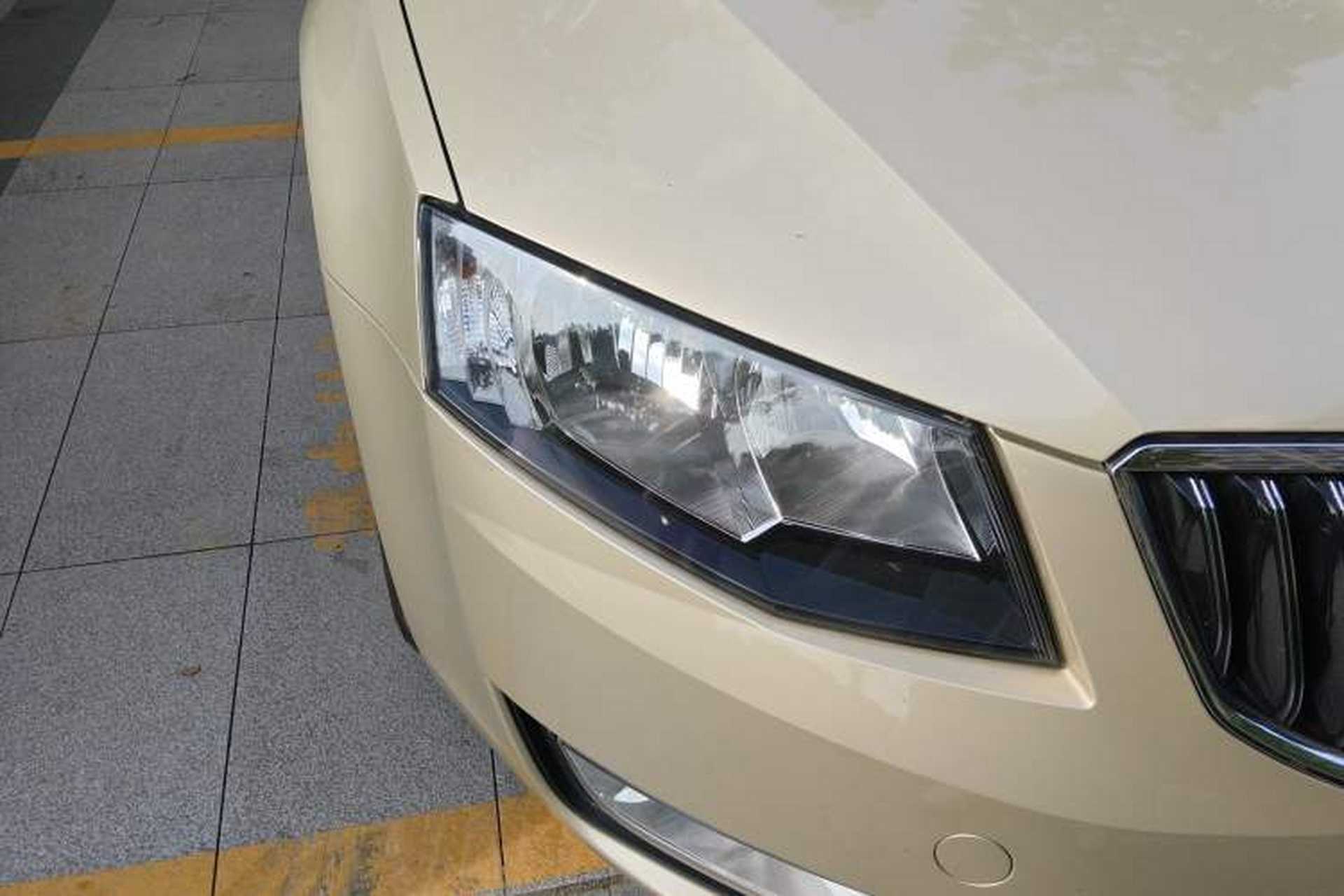 Used Skoda Octavia 2015 1.6L Automatic Yijie Edition Right Front Headlight