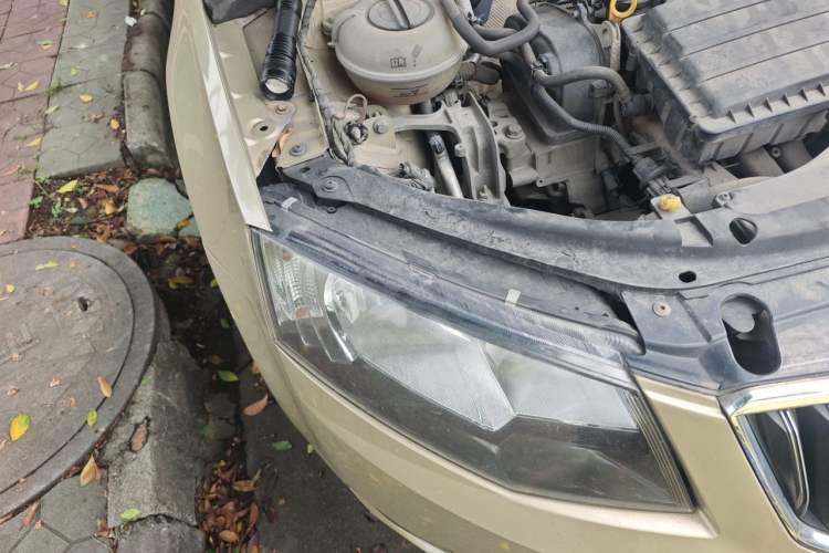 Used Skoda Octavia 2015 1.6L Automatic Yijun Edition Right Front Headlight