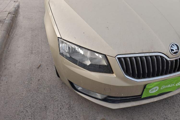 Used Skoda Octavia 2015 1.6L Manual Yijun Edition Right Front Headlight