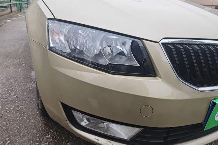 Used Skoda Octavia 2015 1.4TSI DSG Eado Edition Right Front Headlight