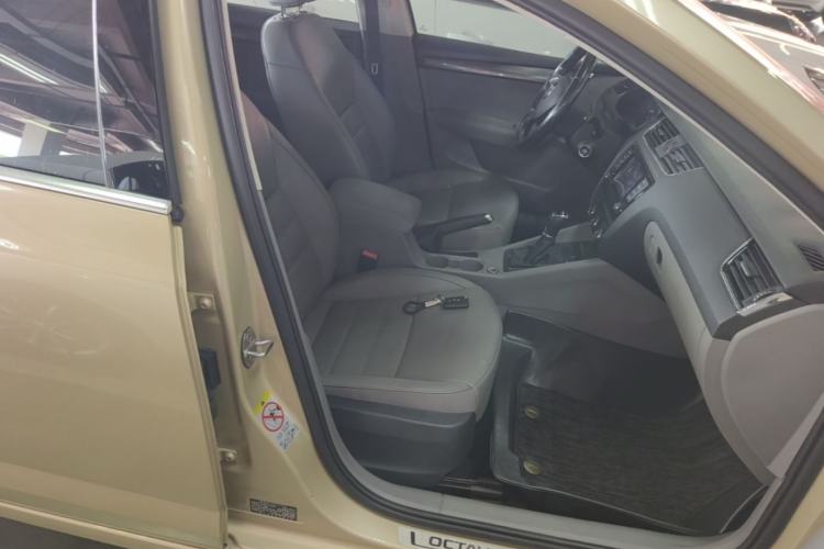 Used Skoda Octavia 2015 1.6L Automatic Yijun Edition Right Front Seat