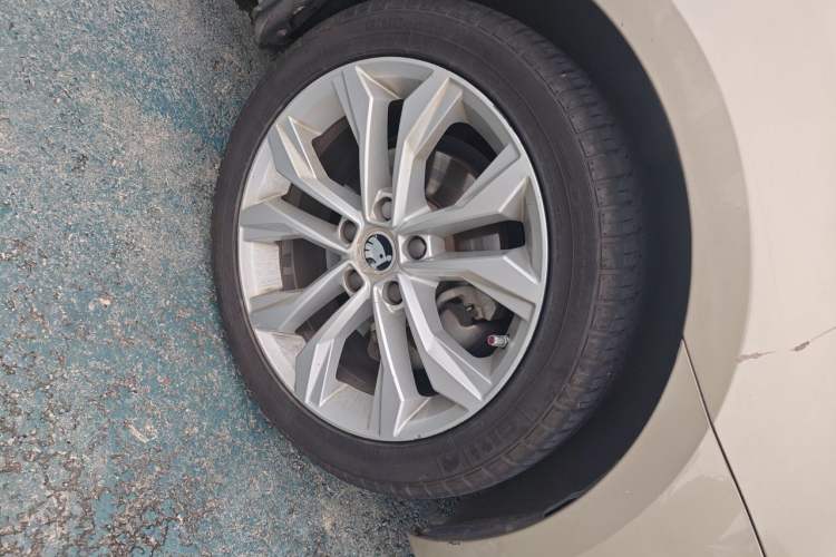 Used Skoda Octavia 2015 1.4TSI DSG Yijun Edition Right Front Wheel Hub