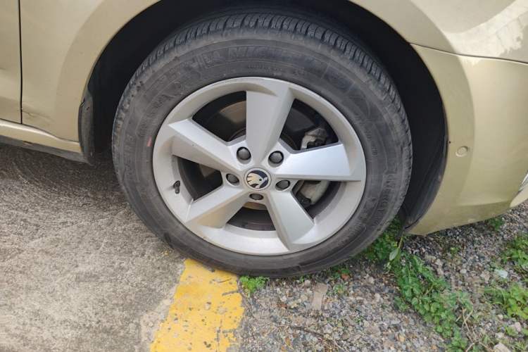 Used Skoda Octavia 2015 1.4TSI DSG Yijun Edition Right Front Wheel Hub