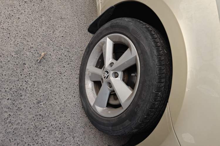 Used Skoda Octavia 2015 1.6L Manual Yijun Edition Right Front Wheel Hub