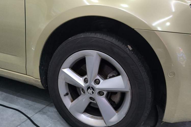 Used Skoda Octavia 2015 1.4TSI DSG Yijun Edition Right Front Wheel Hub