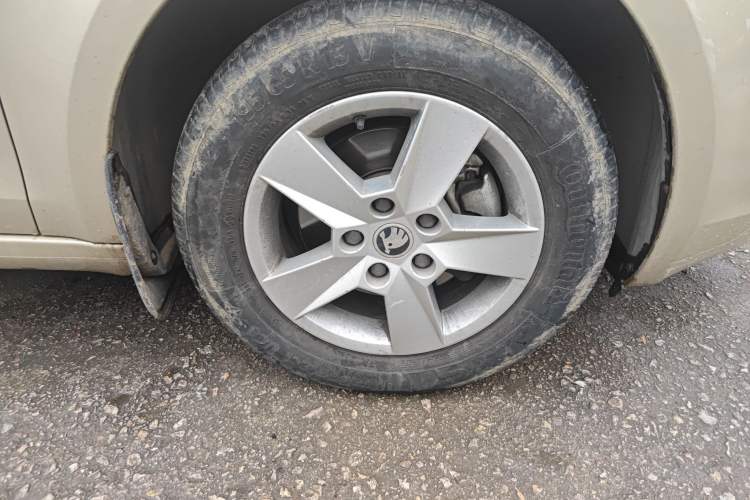 Used Skoda Octavia 2015 1.4TSI DSG Eado Edition Right Front Wheel Hub
