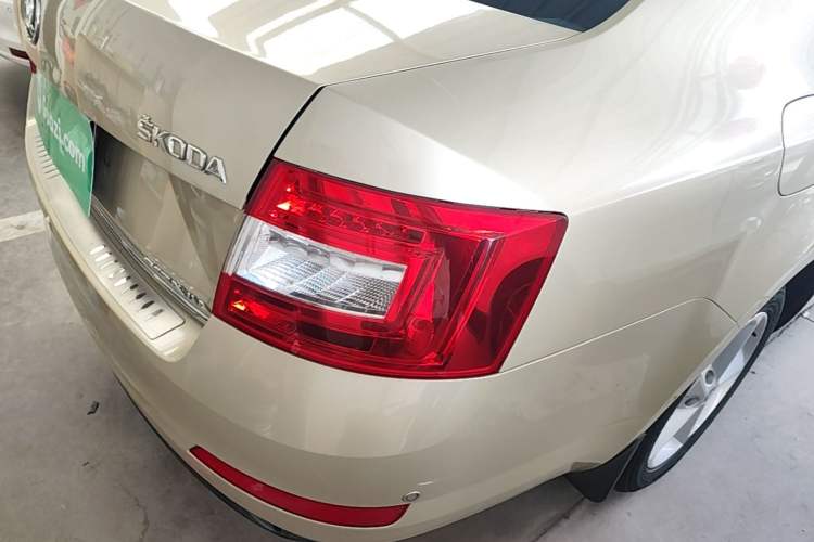 Used Skoda Octavia 2015 1.6L Automatic Yijun Edition Right Rear Taillight