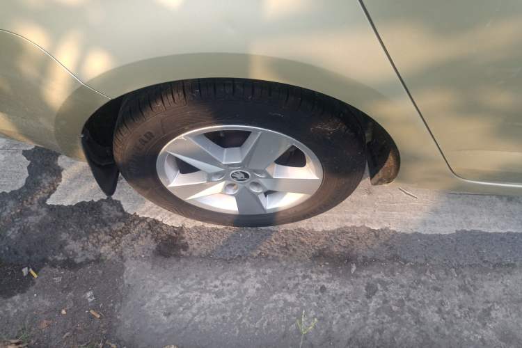 Used Skoda Octavia 2015 1.6L Automatic Eado Edition Right Rear Wheel Hub