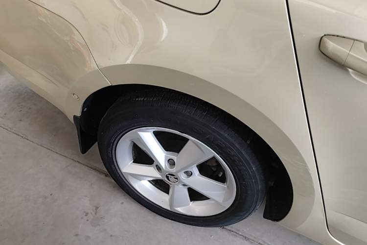 Used Skoda Octavia 2015 1.6L Automatic Yijun Edition Right Rear Wheel Hub