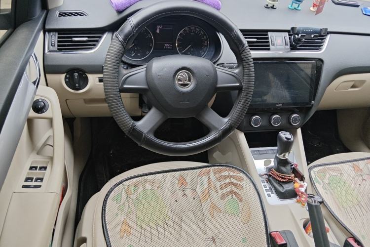 Used Skoda Octavia 2015 1.6L Automatic Eado Edition Steering Wheel