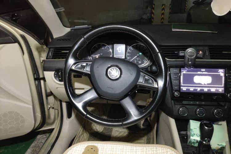 Used Skoda Octavia 2015 1.6L Automatic Yijie Edition Steering Wheel