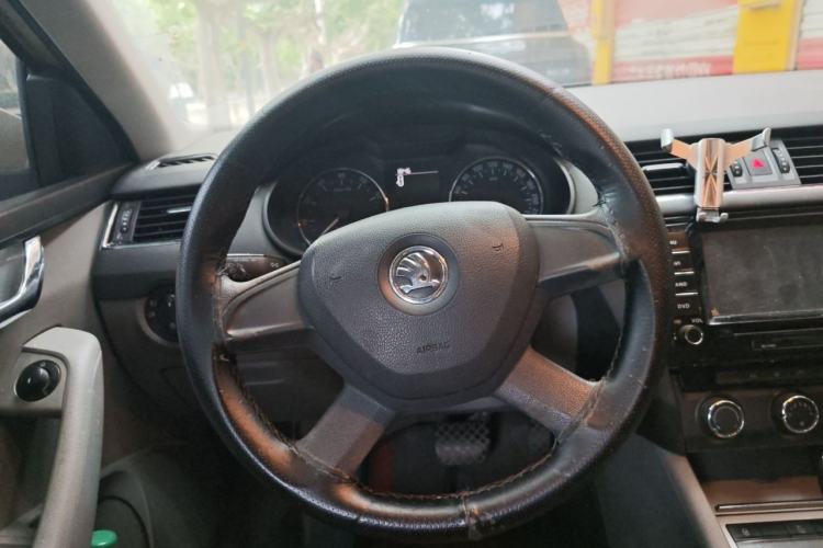 Used Skoda Octavia 2015 1.6L Automatic Yijie Edition Steering Wheel