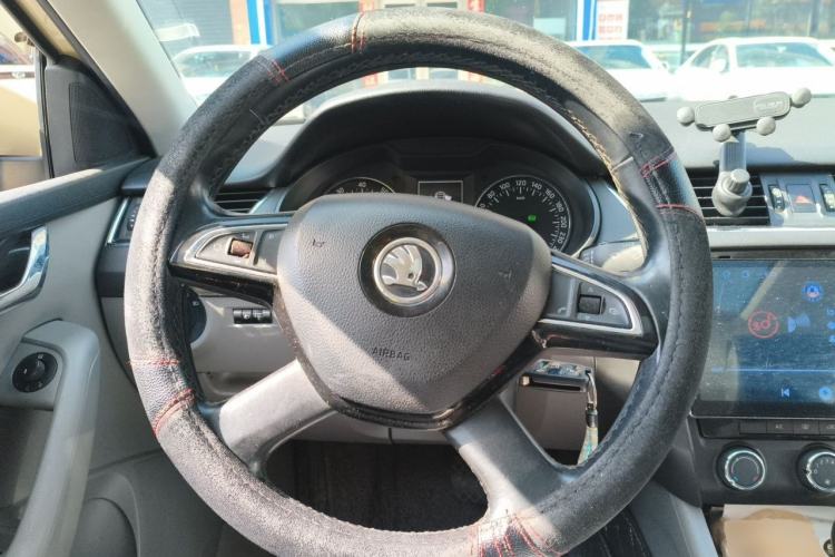 Used Skoda Octavia 2015 1.6L Automatic Yijun Edition Steering Wheel