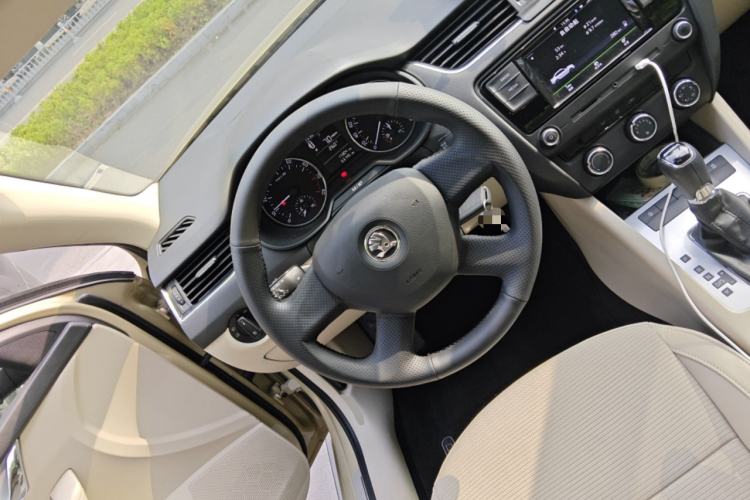 Used Skoda Octavia 2015 1.6L Automatic Yijie Edition Steering Wheel