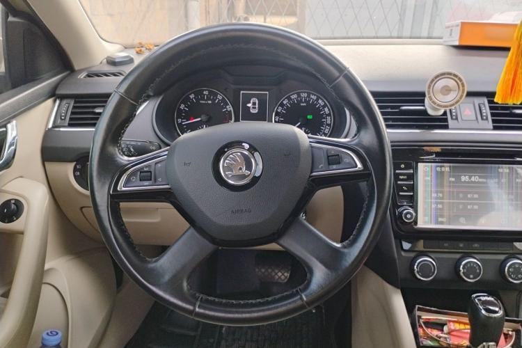 Used Skoda Octavia 2015 1.4TSI DSG Yijun Edition Steering Wheel