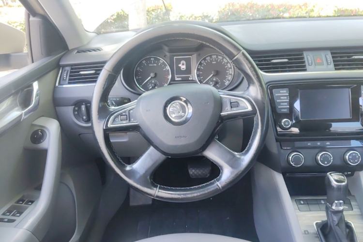 Used Skoda Octavia 2015 1.6L Automatic Yijun Edition Steering Wheel