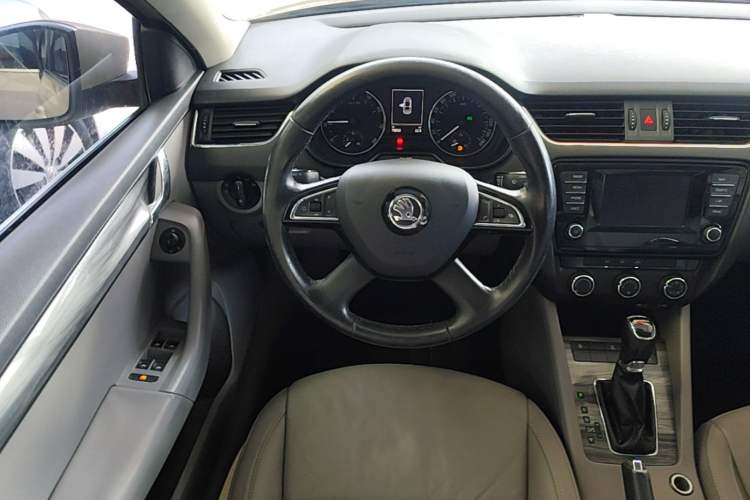 Used Skoda Octavia 2015 1.6L Automatic Yijun Edition Steering Wheel