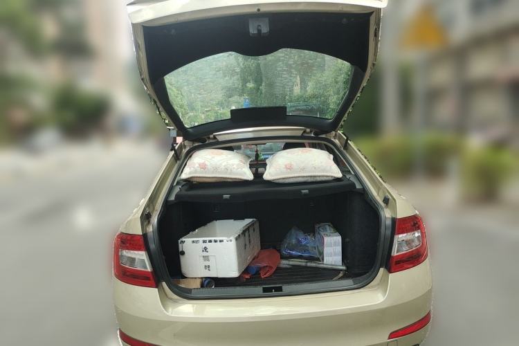 Used Skoda Octavia 2015 1.6L Manual Yijie Edition Trunk