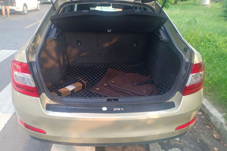 Used Skoda Octavia 2015 1.6L Automatic Eado Edition Trunk