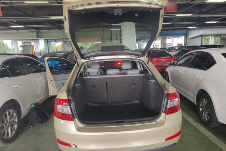 Used Skoda Octavia 2015 1.6L Automatic Yijun Edition Trunk