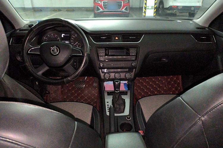Used Skoda Octavia 2016 1.6L Automatic Chuanxing Edition Center Console